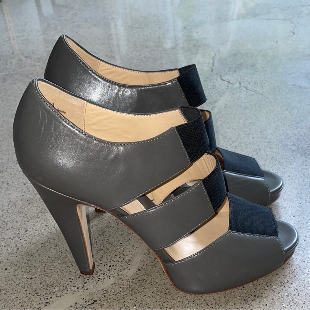 Boutique 9 Gray and Black High Heels with Elastic Straps